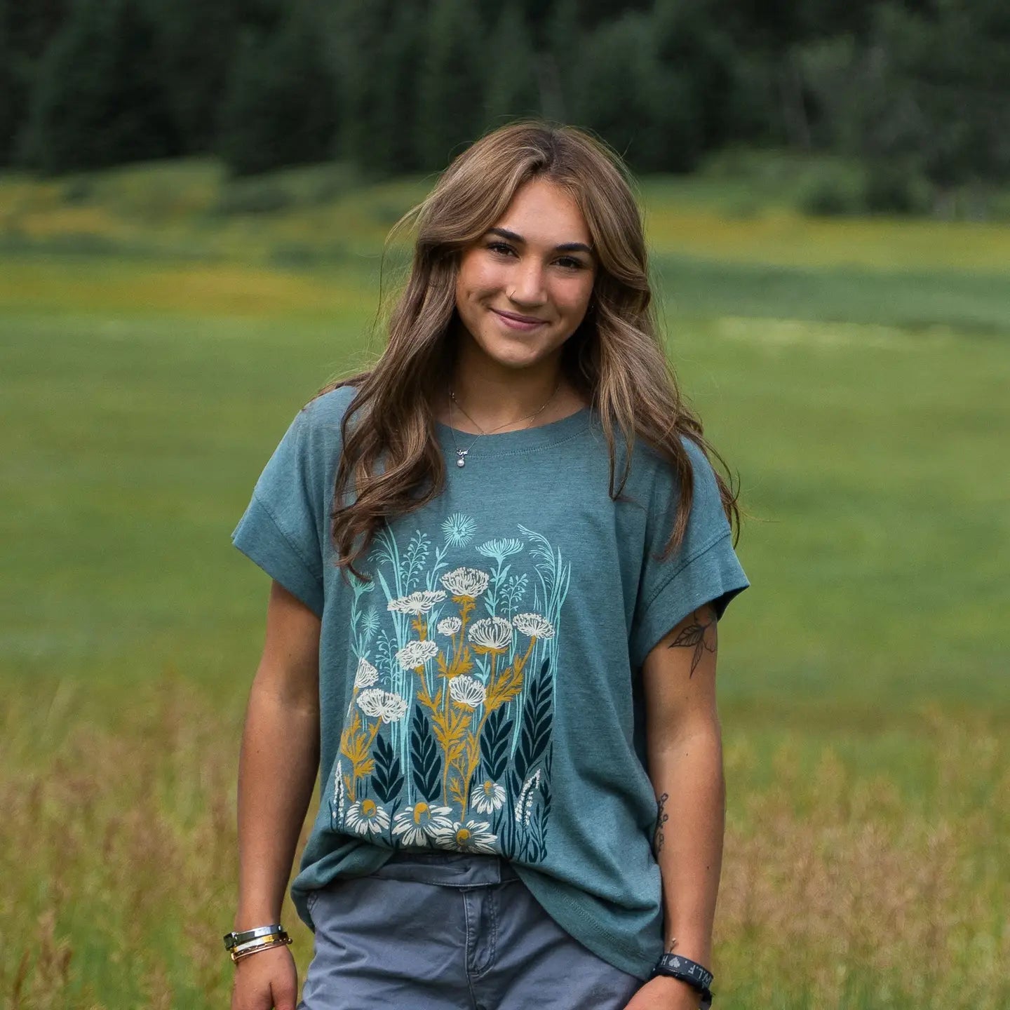 Wild Field Ladies Tee-washed basil