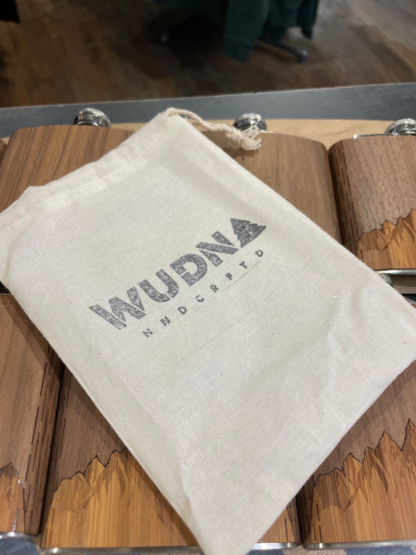 WUDN Flask Bag